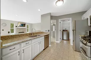 2623 Cobblestone Dr, Crystal Lake, IL 60012 - Photo 13