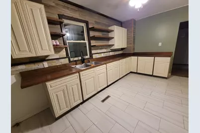 915 W Superior Street, Ottawa, IL 61350 - Photo 5