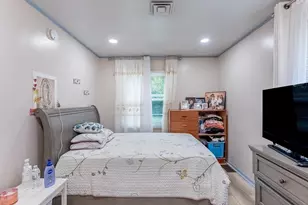 920 Suffolk Ave, Westchester, IL 60154 - Photo 5