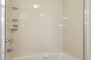 421 W Melrose St, Chicago, IL 60657 - Photo 13