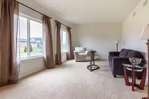 933 Willow Rd, Manteno, IL 60950 - Photo 7