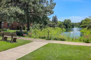 501 Lake Hinsdale Dr, Willowbrook, IL 60527 - Photo 25