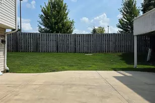 109 E Victoria Cir, North Aurora, IL 60542 - Photo 35