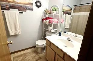 109 E Victoria Cir, North Aurora, IL 60542 - Photo 19