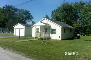 110 N Mansfield Ave, Milford, IL 60953 - Photo 1