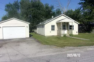 110 N Mansfield Ave, Milford, IL 60953 - Photo 3
