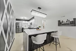 201 E Chestnut St, Chicago, IL 60611 - Photo 3