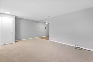 6256 W 64th Pl, Chicago, IL 60638 - Photo 9