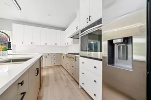 4009 Faith Ln, Saint Charles, IL 60174 - Photo 9