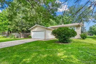 485 N Airlite St, Elgin, IL 60123 - Photo 3