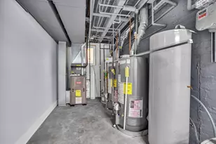 2424 W Hollywood Ave, Chicago, IL 60659 - Photo 15