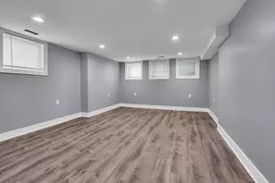 2424 W Hollywood Ave, Chicago, IL 60659 - Photo 7