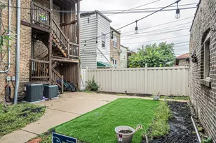 2424 W Hollywood Ave, Chicago, IL 60659 - Photo 19