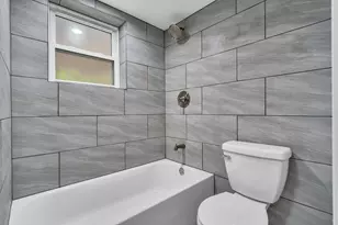 2424 W Hollywood Ave, Chicago, IL 60659 - Photo 13