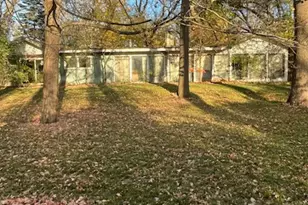 65 Lincolnshire Dr, Lincolnshire, IL 60069 - Photo 1