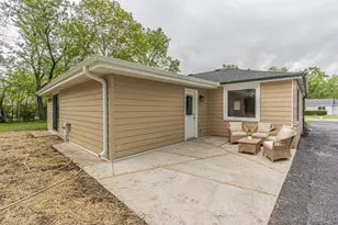 1055 N Bluebonnet Ln, Hoffman Estates, IL 60169 - Photo 23