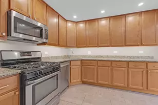 1055 N Bluebonnet Ln, Hoffman Estates, IL 60169 - Photo 7