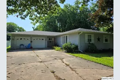 705 S Washington, Carthage, IL 62321 - Photo 1
