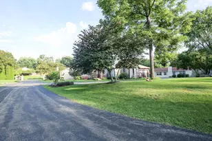 209 Fox Trot, Dixon, IL 61021 - Photo 11