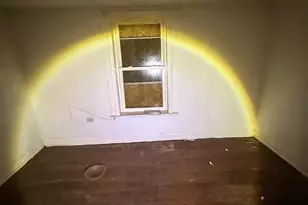 8417 S Escanaba Ave, Chicago, IL 60617 - Photo 5