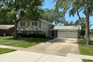 1930 N Lakeside Plaza, Hoffman Estates, IL 60169 - Photo 1