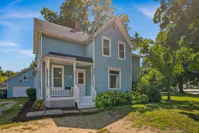 822 Dekalb Avenue, Sycamore, IL 60178 - Photo 1