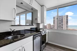 5601 N Sheridan Rd, Chicago, IL 60660 - Photo 5