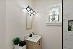 10037 S State St, Chicago, IL 60628 - Photo 7