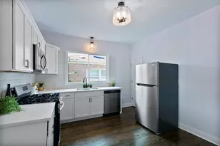 10037 S State St, Chicago, IL 60628 - Photo 5