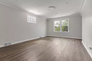 8647 S Kingston Ave, Chicago, IL 60617 - Photo 13