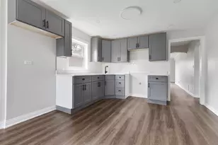 8647 S Kingston Ave, Chicago, IL 60617 - Photo 17