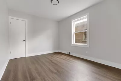 8647 S Kingston Avenue, Chicago, IL 60617 - Photo 9