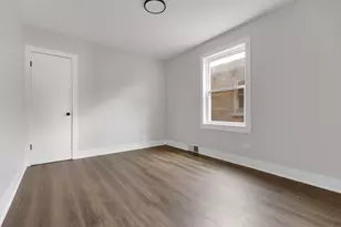 8647 S Kingston Ave, Chicago, IL 60617 - Photo 9