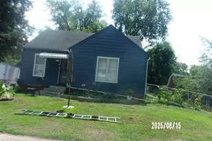 427 E Oak St, Watseka, IL 60970 - Photo 1