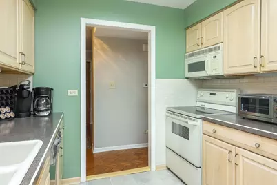 601 Lake Hinsdale Drive #307, Willowbrook, IL 60527 - Photo 11