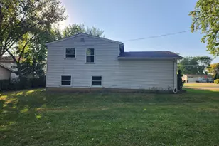 905 Buena Vista Dr, Round Lake Beach, IL 60073 - Photo 23