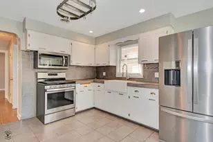 10348 S Rhodes Ave, Chicago, IL 60628 - Photo 11