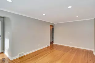 10348 S Rhodes Ave, Chicago, IL 60628 - Photo 3