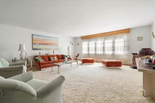 17W508 Hawthorne Ave, Wood Dale, IL 60191 - Photo 5