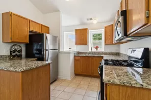 2611 Cedar Glade Dr, Naperville, IL 60564 - Photo 3