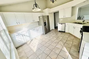 2866 Stonewater Dr, Naperville, IL 60564 - Photo 7