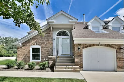 5 Willow Parkway #5, Buffalo Grove, IL 60089 - Photo 1