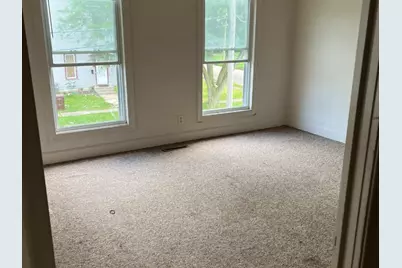 110-112 E Frank Street, Freeport, IL 61032 - Photo 11