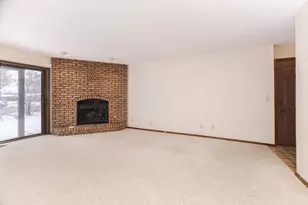 105 Carol Ct, Pontiac, IL 61764 - Photo 9