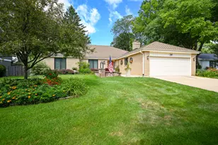 187 E Thompson Dr, Wheaton, IL 60189 - Photo 1