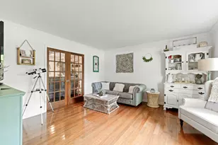 560 Renee Ct, Geneva, IL 60134 - Photo 5