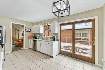 9341 S 82nd Avenue, Hickory Hills, IL 60457 - Photo 5