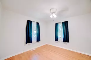 911 E Locust St, Watseka, IL 60970 - Photo 23