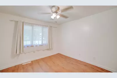 911 E Locust Street, Watseka, IL 60970 - Photo 15