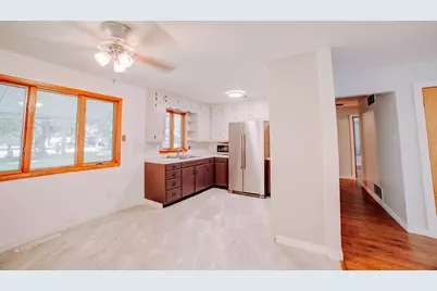 911 E Locust Street, Watseka, IL 60970 - Photo 11